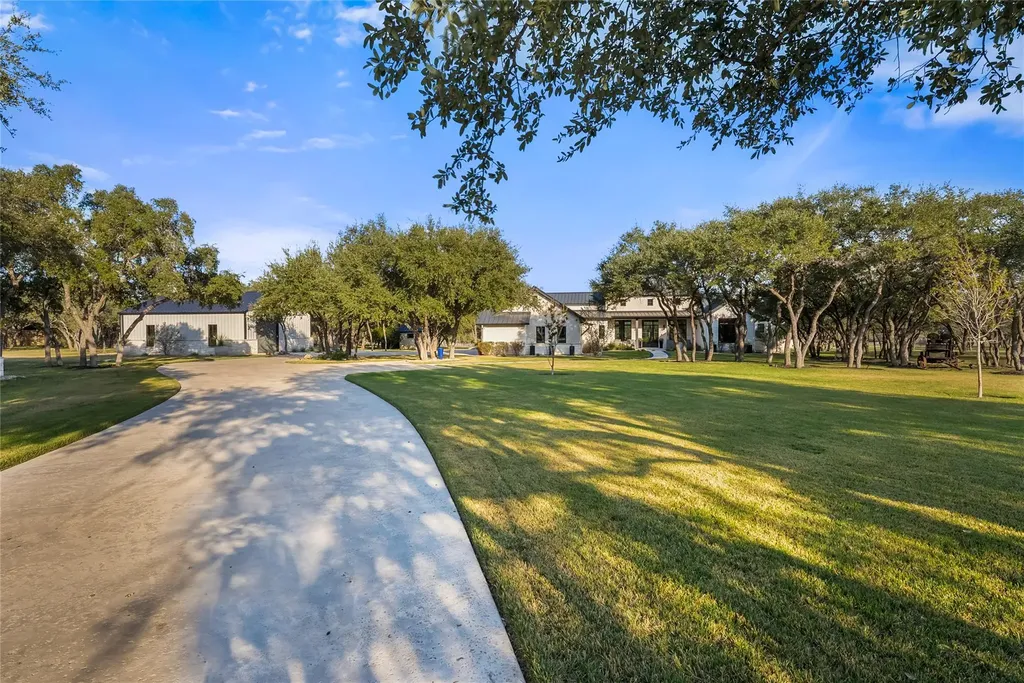 945 Rivercliff Drive Spicewood TX 78669