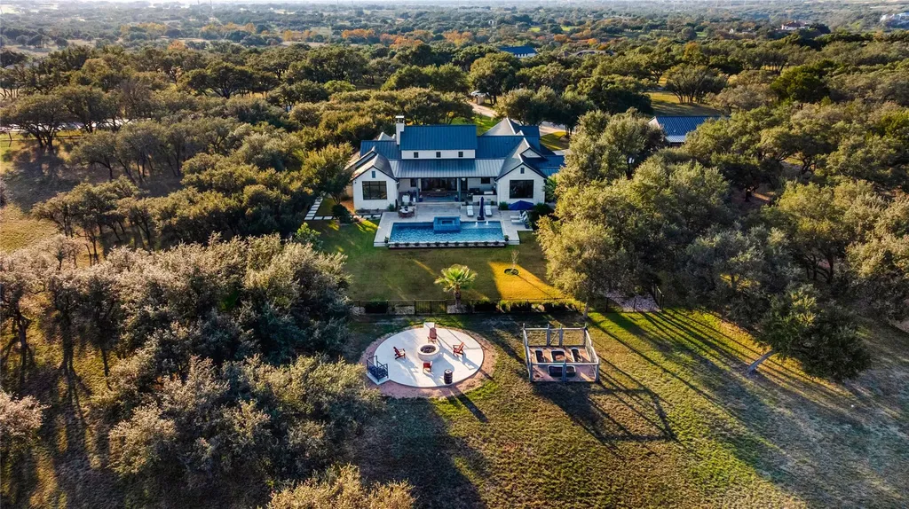 945 Rivercliff Drive Spicewood TX 78669