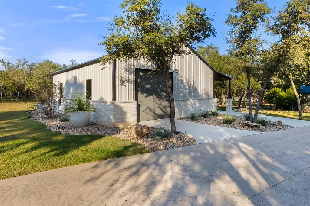945 Rivercliff Drive Spicewood TX 78669