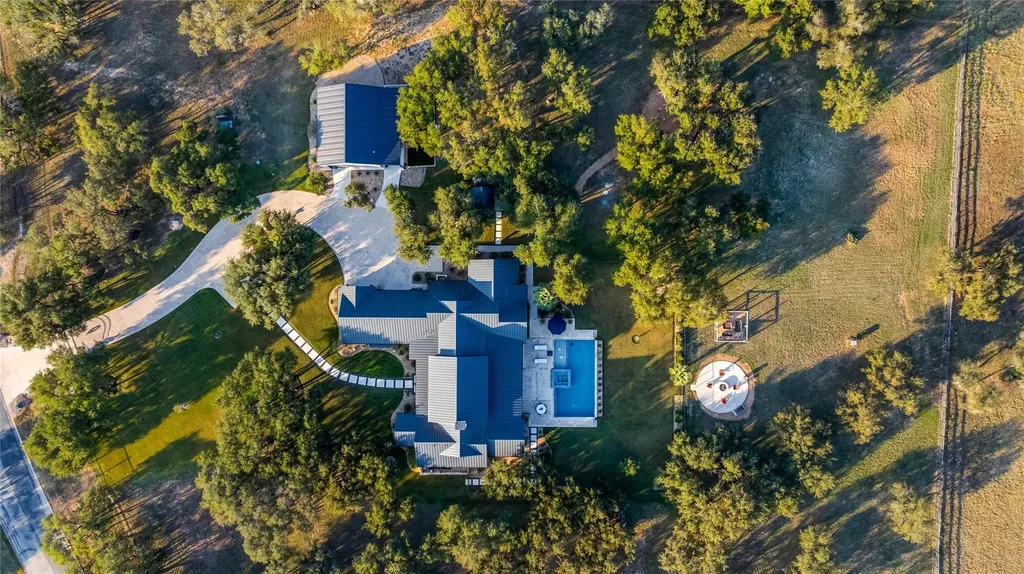 945 Rivercliff Drive Spicewood TX 78669