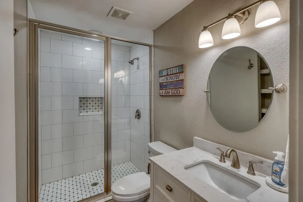104 Cove E Horseshoe Bay TX 78657