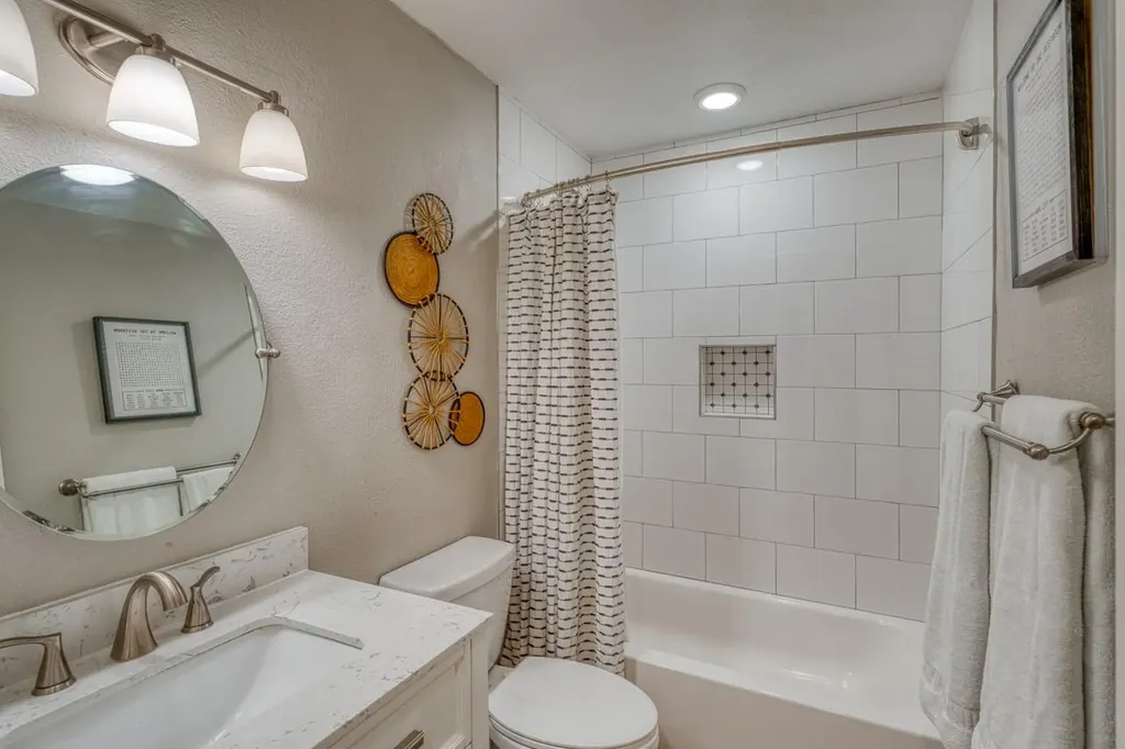 104 Cove E Horseshoe Bay TX 78657
