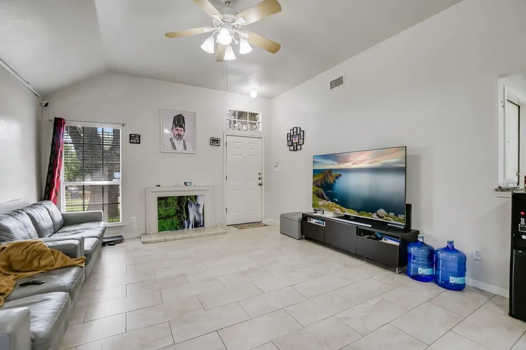 11708 Kings View Court Austin TX 78750