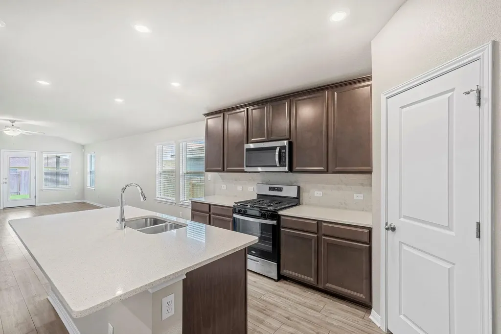 516 Loriner Way Liberty Hill TX 78642