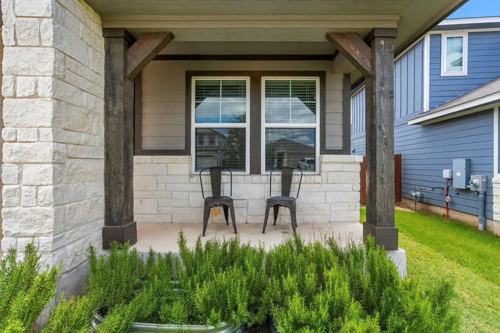 516 Loriner Way Liberty Hill TX 78642
