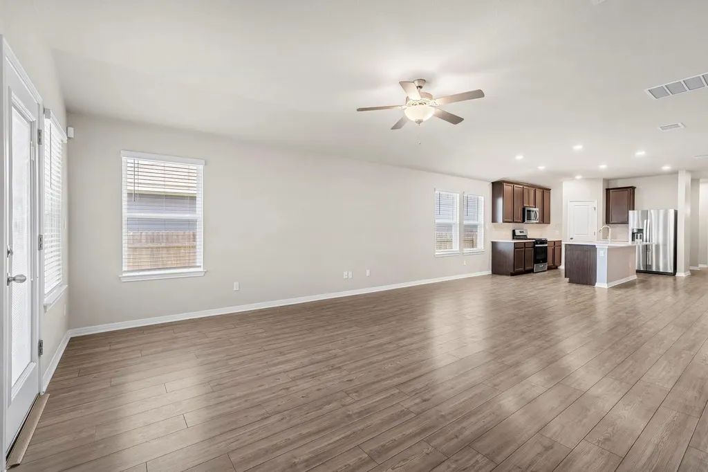 516 Loriner Way Liberty Hill TX 78642