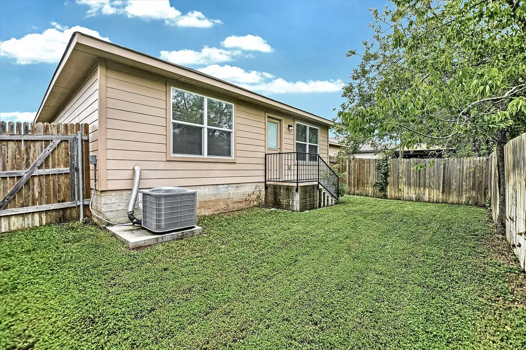 3304 Tilmon Lane Austin TX 78725