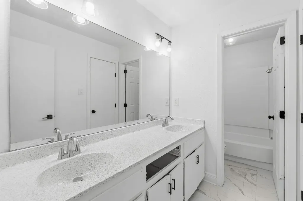 8203 Colony Loop Drive Austin TX 78724