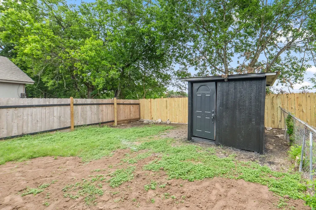 8203 Colony Loop Drive Austin TX 78724