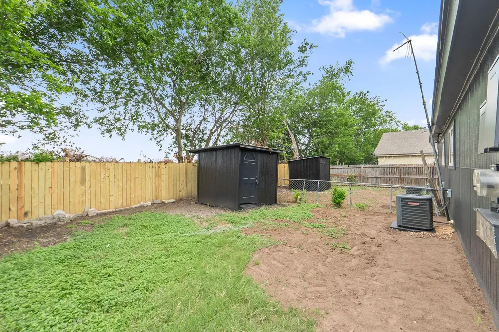 8203 Colony Loop Drive Austin TX 78724