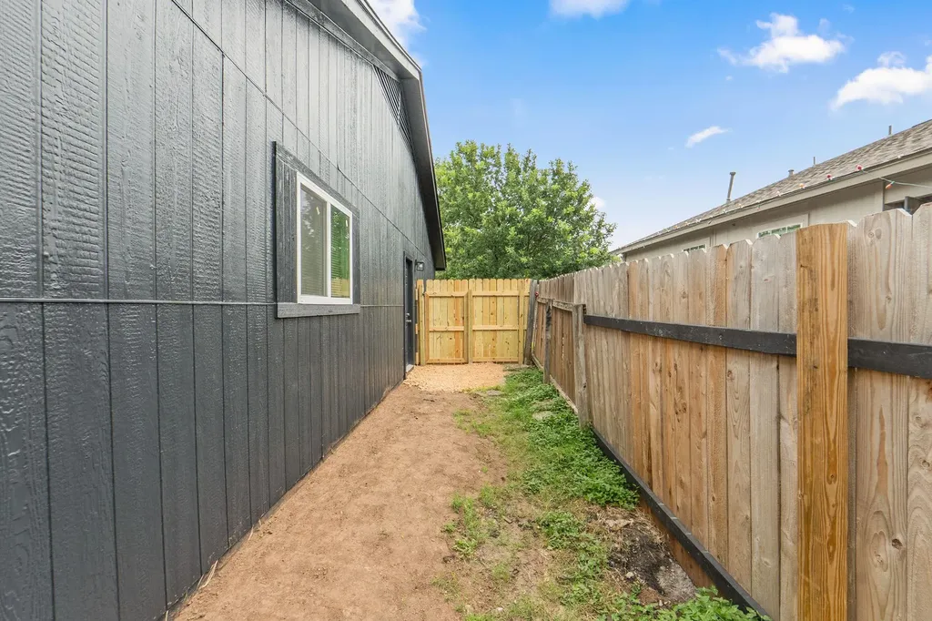 8203 Colony Loop Drive Austin TX 78724