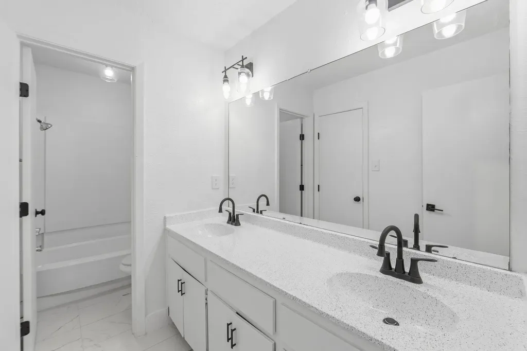 8203 Colony Loop Drive Austin TX 78724