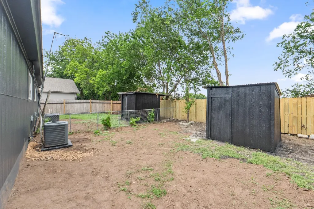 8203 Colony Loop Drive Austin TX 78724