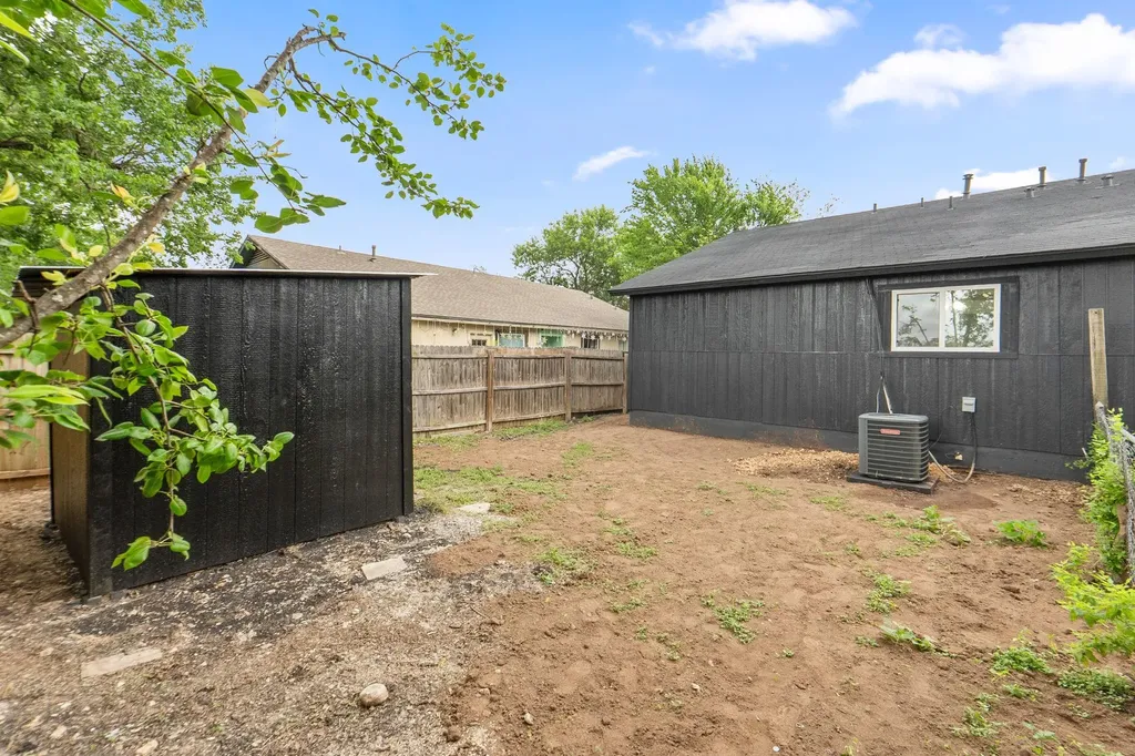 8203 Colony Loop Drive Austin TX 78724