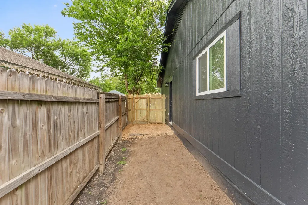 8203 Colony Loop Drive Austin TX 78724