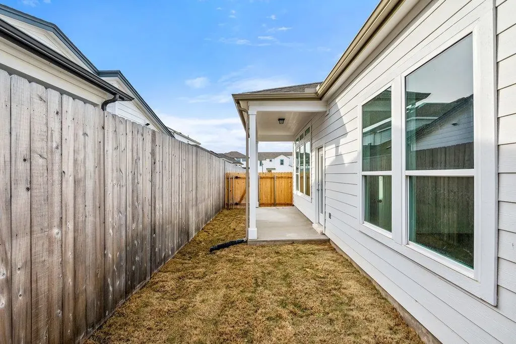 2205 Cento Walk Round Rock TX 78664