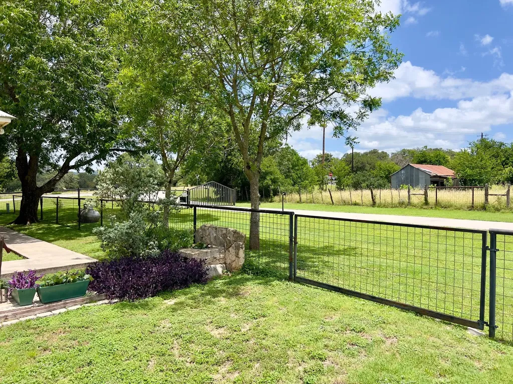 1139 Fm 3351 Kendalia TX 78027