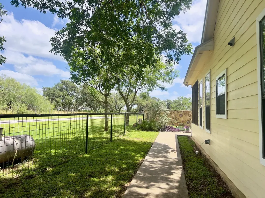 1139 Fm 3351 Kendalia TX 78027