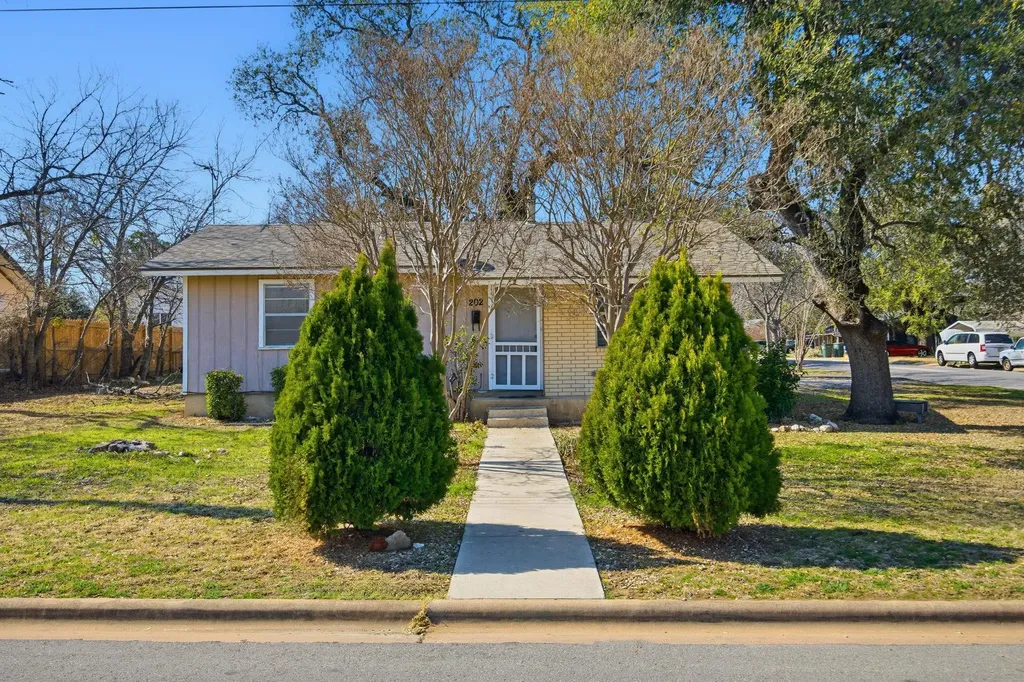 202 Forest Street Georgetown TX 78626
