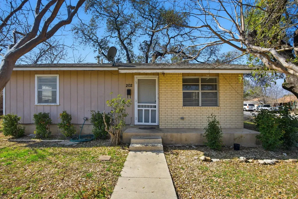 202 Forest Street Georgetown TX 78626