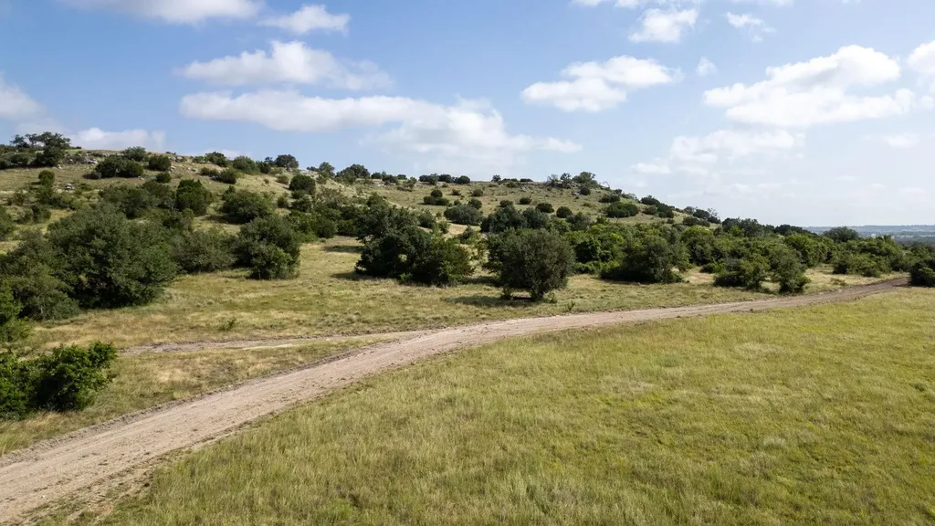 105 Fm-1047 Evant TX 76880