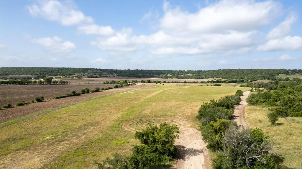 105 Fm-1047 Evant TX 76880