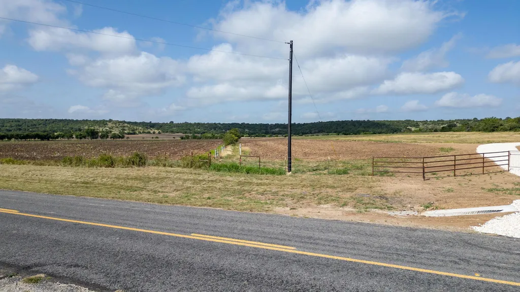105 Fm-1047 Evant TX 76880