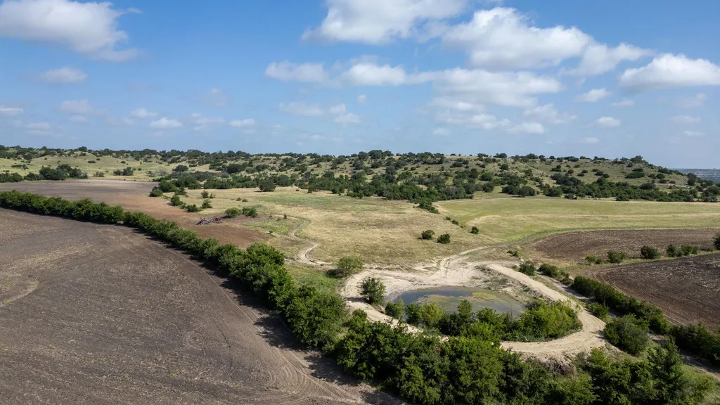105 Fm-1047 Evant TX 76880