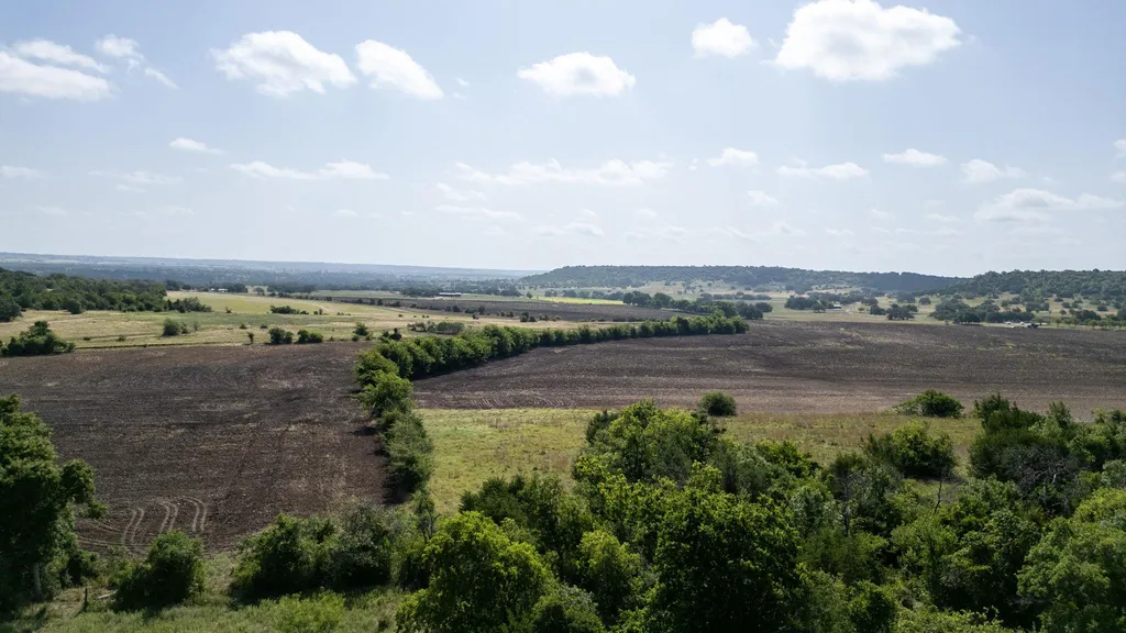 105 Fm-1047 Evant TX 76880