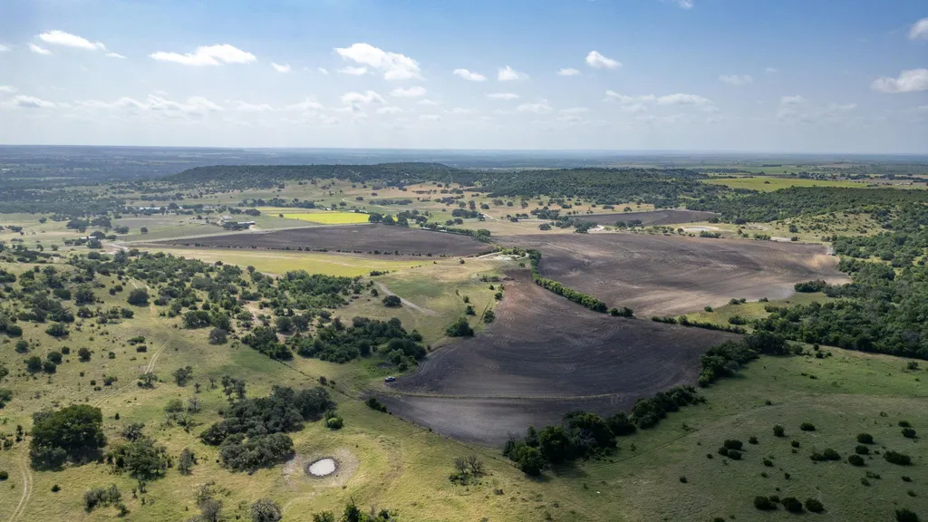 105 Fm-1047 Evant TX 76880