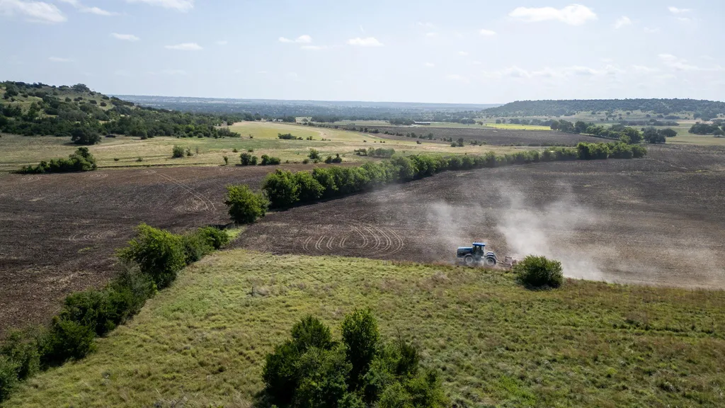 105 Fm-1047 Evant TX 76880