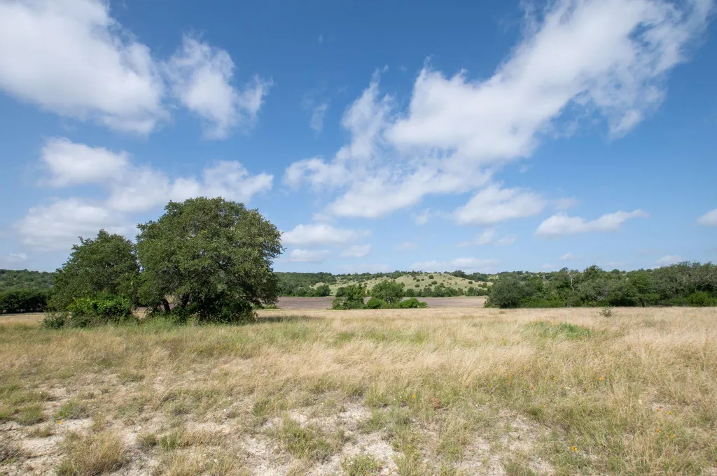 105 Fm-1047 Evant TX 76880