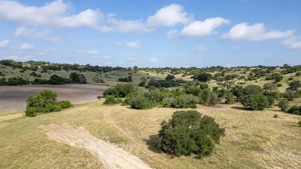 105 Fm-1047 Evant TX 76880
