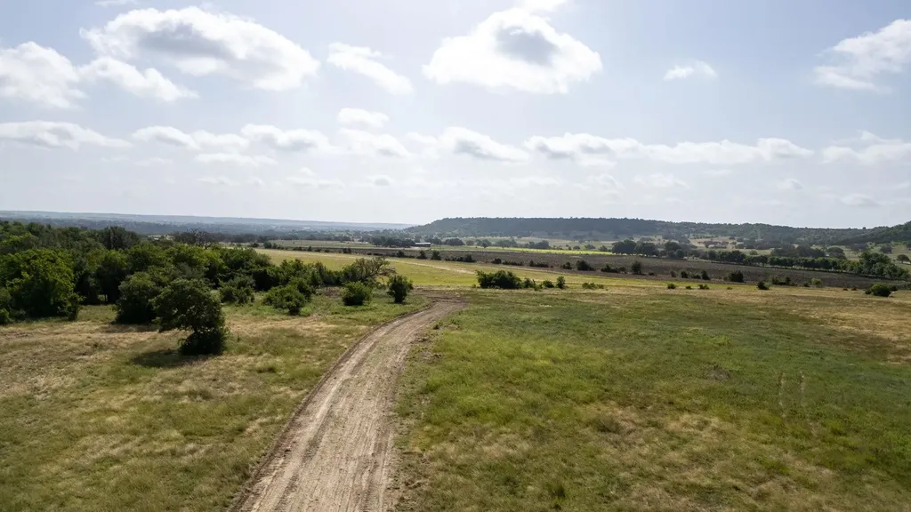105 Fm-1047 Evant TX 76880
