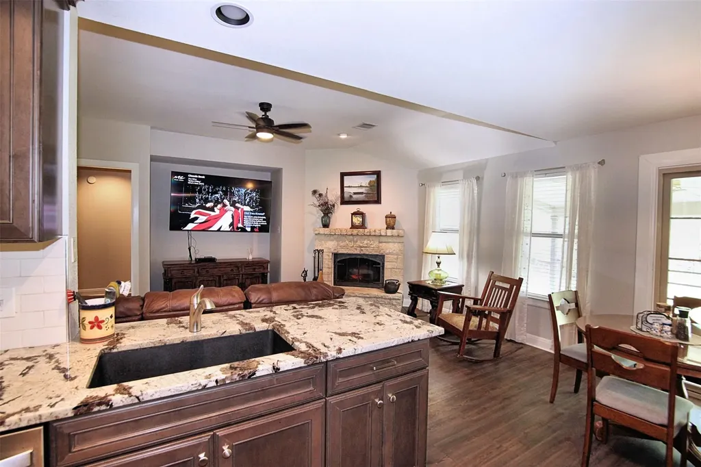 10260 Twin Lake Loop Dripping Springs TX 78620