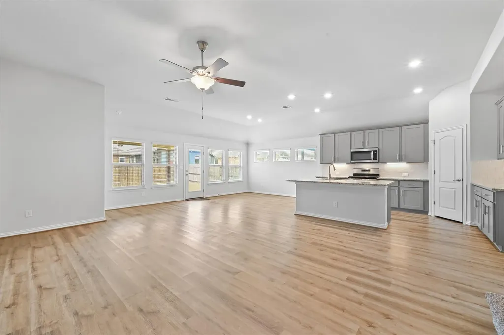 392 Algaroba Loop Buda TX 78610