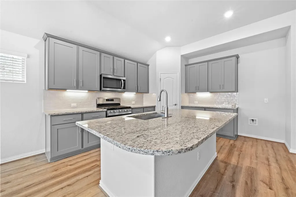 392 Algaroba Loop Buda TX 78610