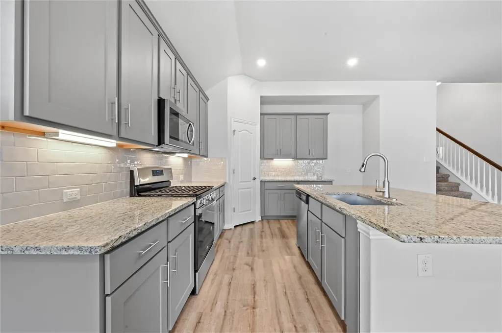 392 Algaroba Loop Buda TX 78610