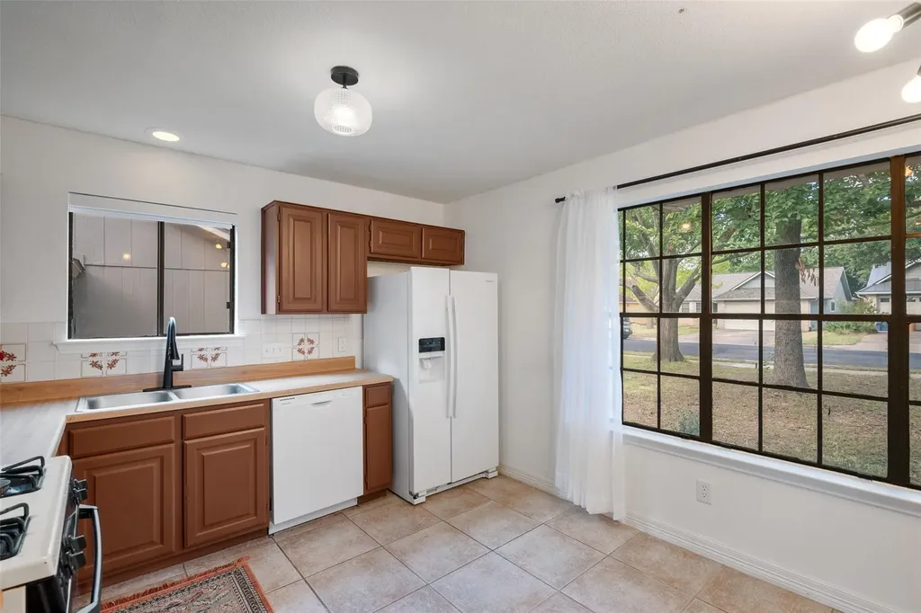 9833 Briar Ridge Drive Austin TX 78748