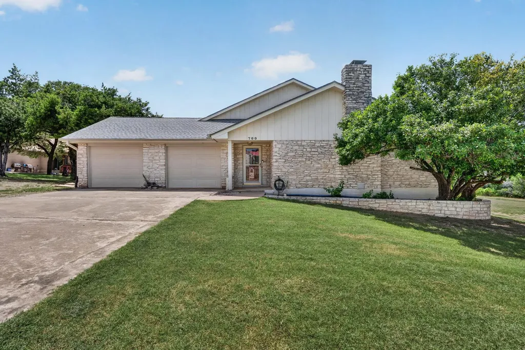 700 Rogart Drive Spicewood TX 78669