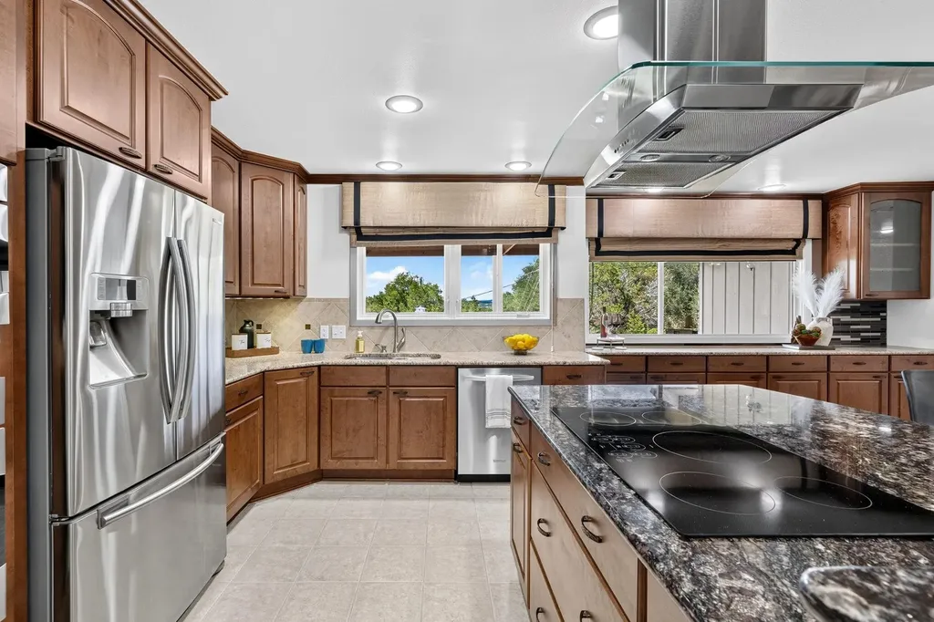 700 Rogart Drive Spicewood TX 78669