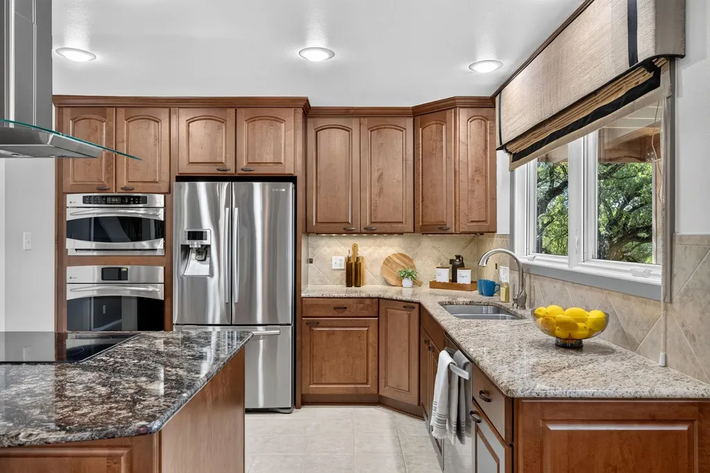 700 Rogart Drive Spicewood TX 78669