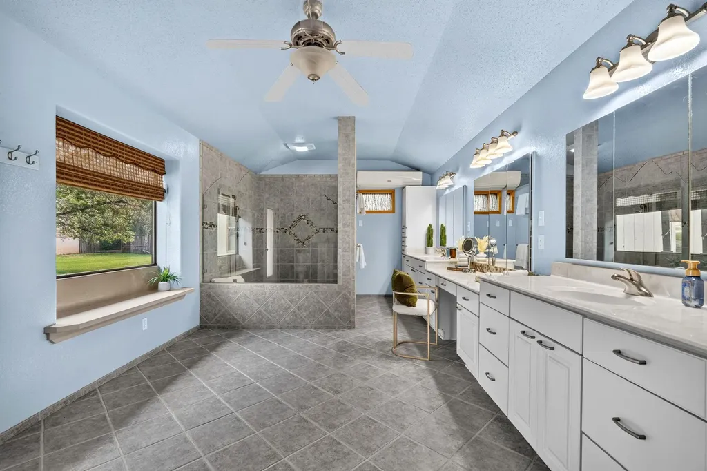 700 Rogart Drive Spicewood TX 78669