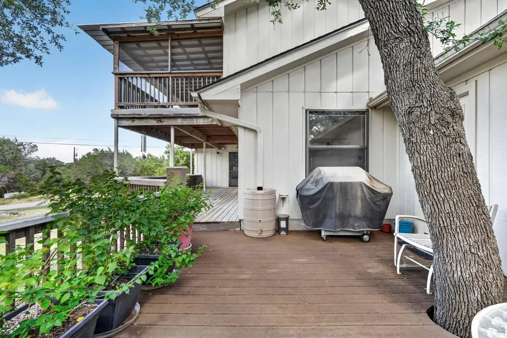 700 Rogart Drive Spicewood TX 78669