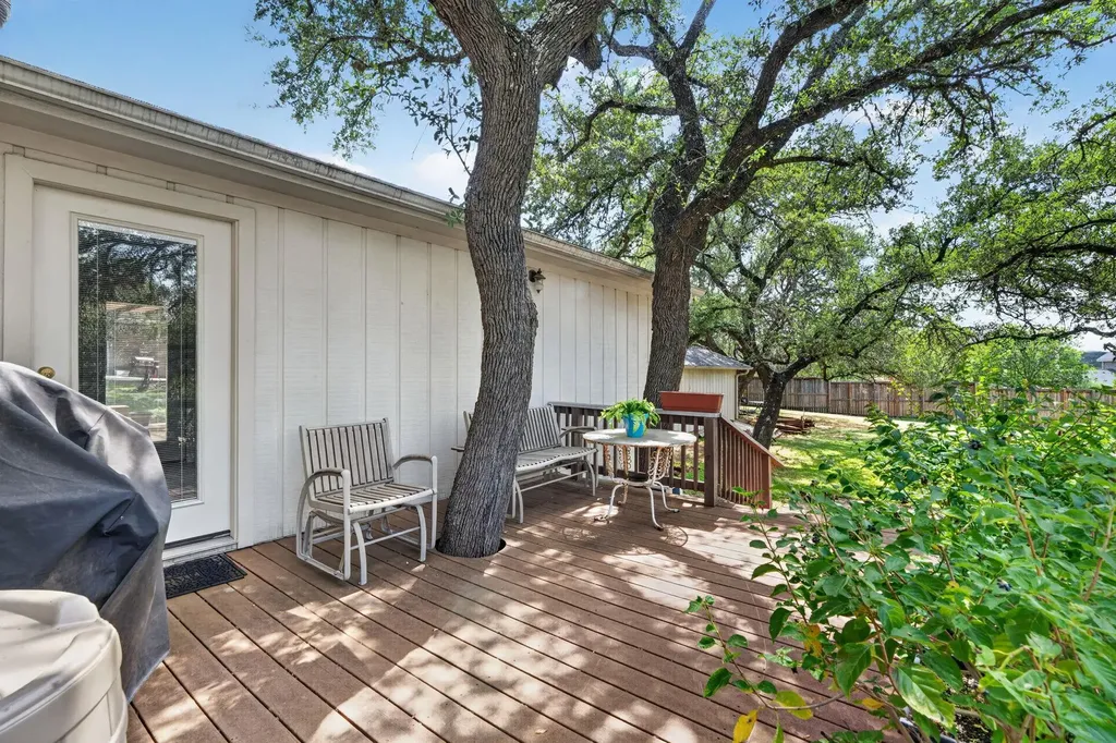 700 Rogart Drive Spicewood TX 78669