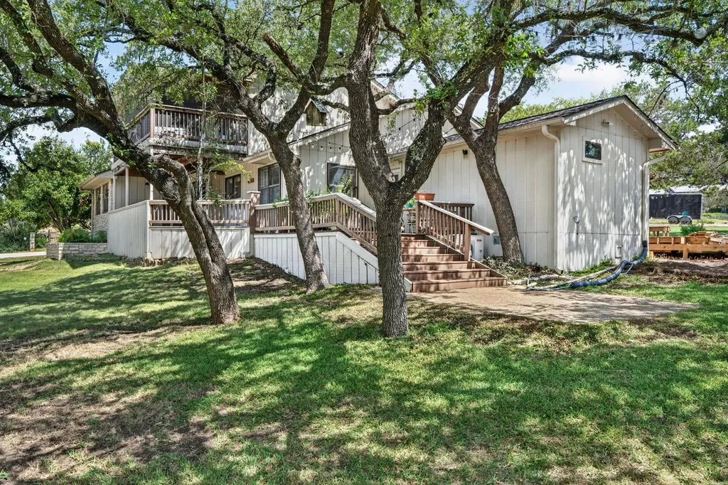 700 Rogart Drive Spicewood TX 78669