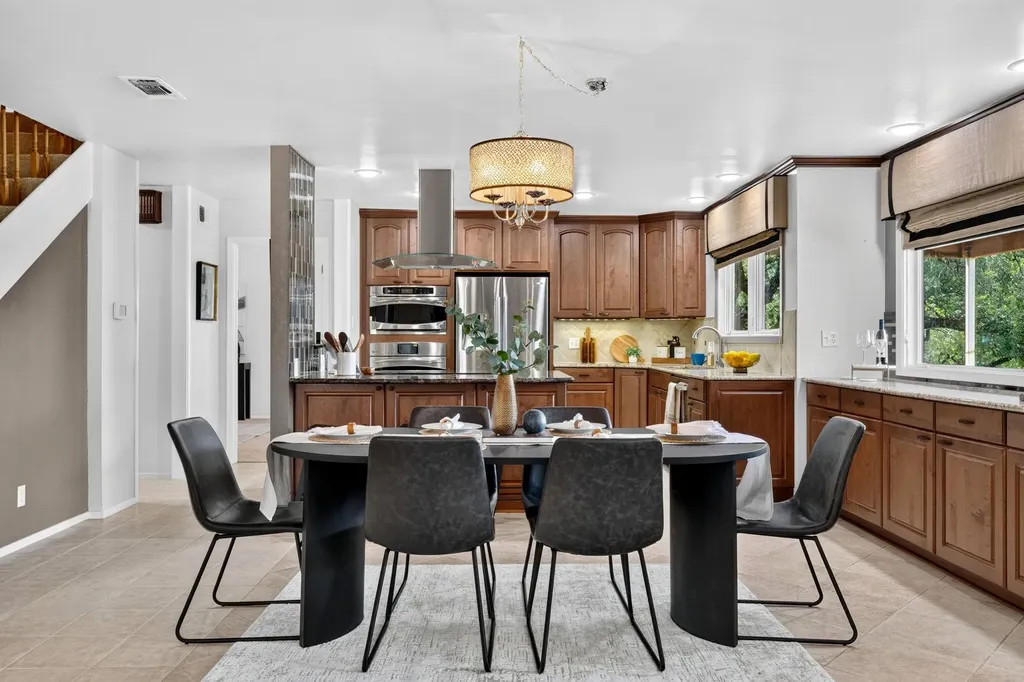700 Rogart Drive Spicewood TX 78669