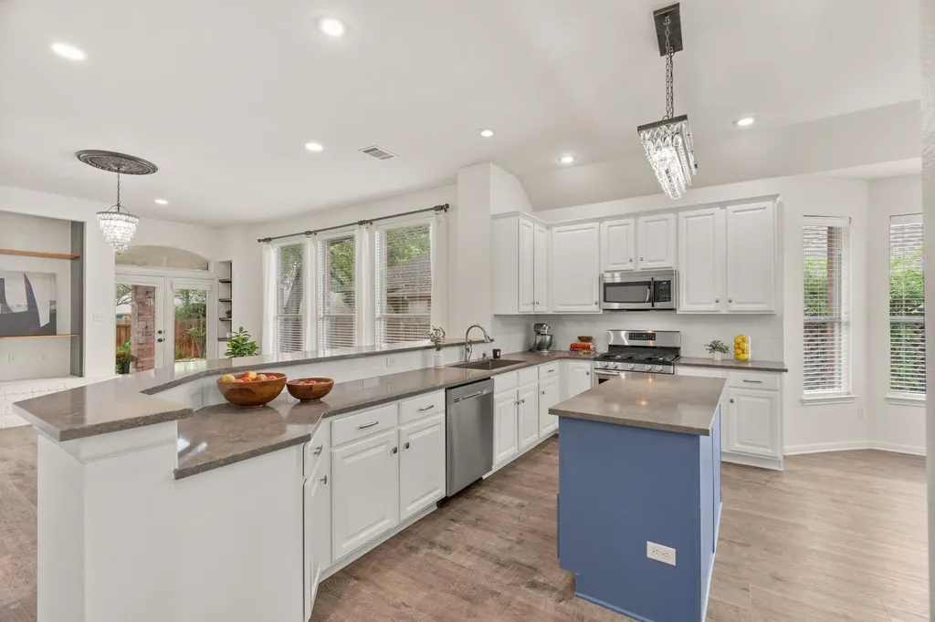 6409 Salcon Cliff Drive Austin TX 78749