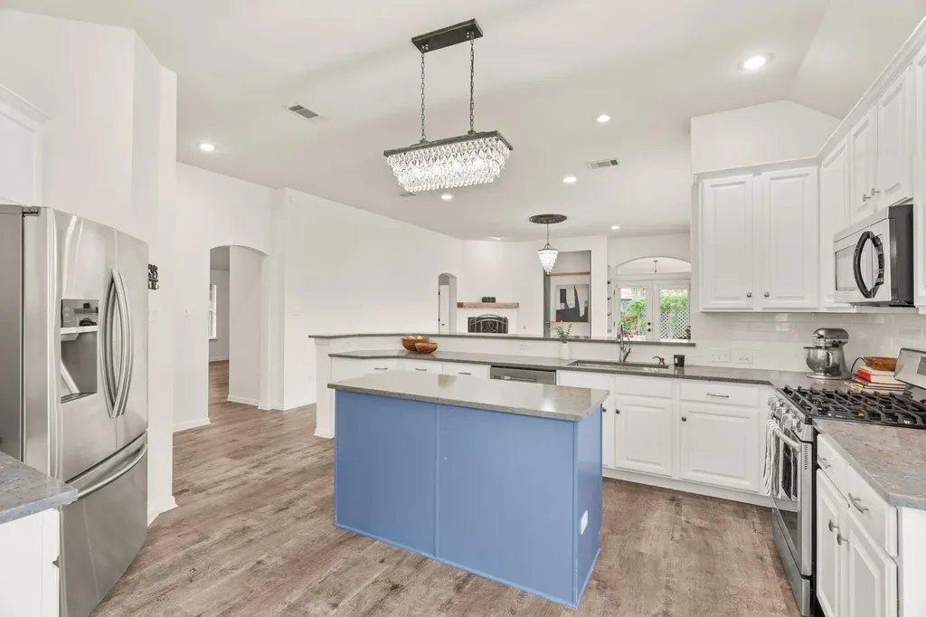 6409 Salcon Cliff Drive Austin TX 78749