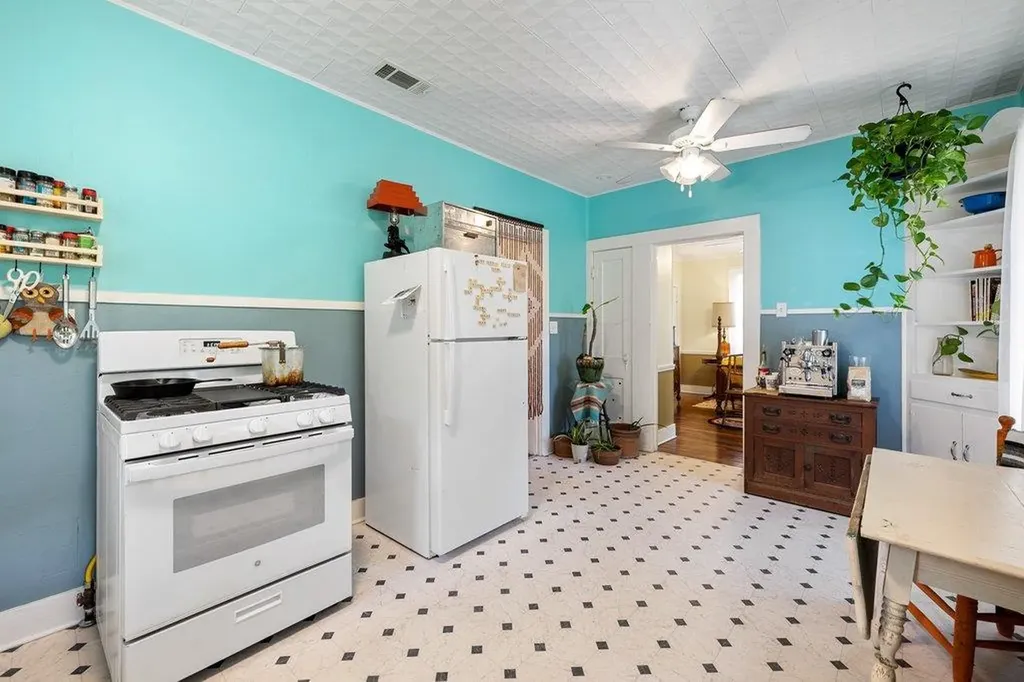 807 Cecelia Street Taylor TX 76574